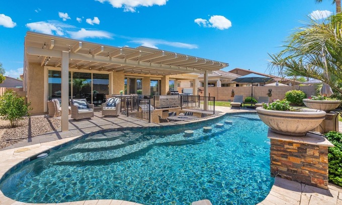 Goodyear Casa | No Fee Heated pool, Spa & gorgeous House🌴☀️