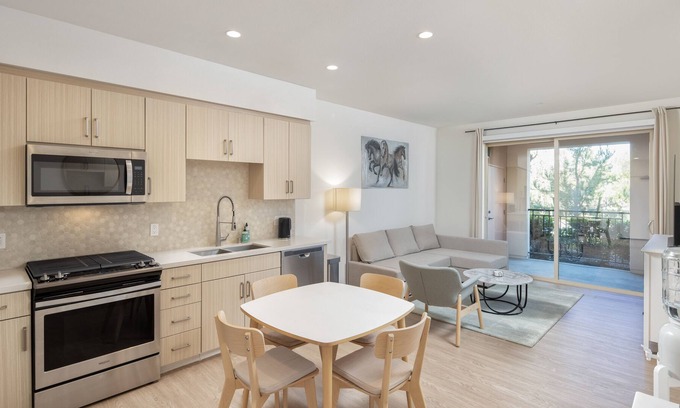 Airport Area Apartamento | *No Guest service Fee* 2 bed right by Irvine Spectrum