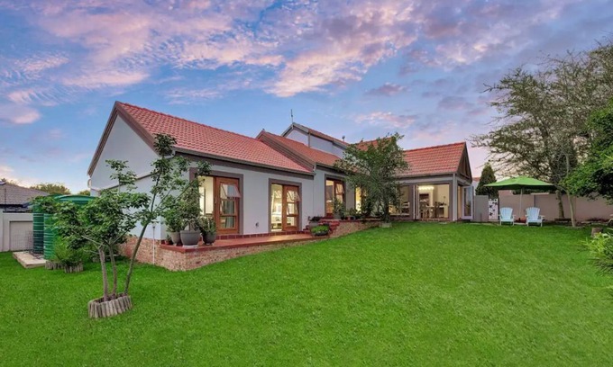 Greater Johannesburg Metropolitan Area Casa | No loadshedding. Pet friendly. Best long stay discounts. 200mbps WiFi!