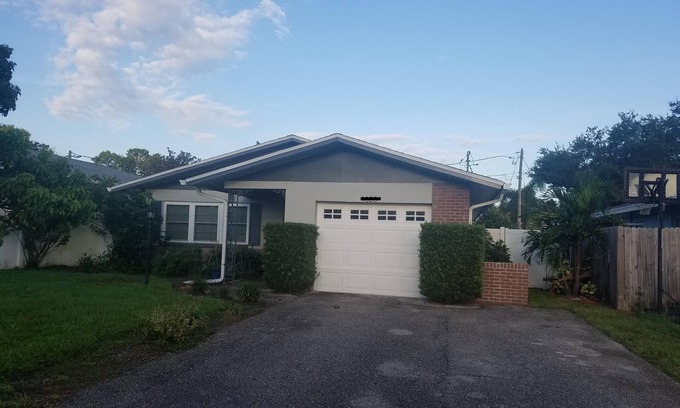 Disston Heights Casa | Fox Hollow- Central St Petersburg 3bed 2bath home