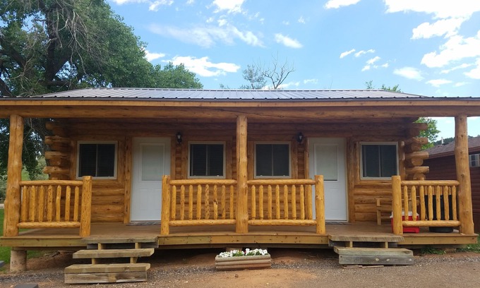 Sturgis Cabina | No Name City Luxury Cabins & RV
