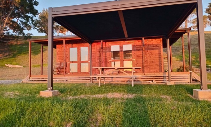 Mangonui Cabina | No other quite like it! Waterfront private cabin stay.