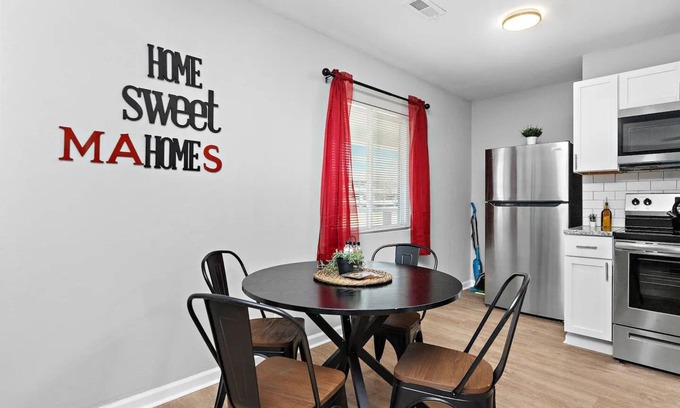 Lawrence Apartamento | No Place Like Mahomes