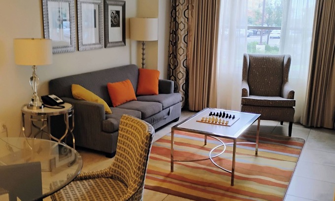 Enterprise Condominio | No Resort Fees. Adjacent casino with restaurants/movie theater/bowling alley.