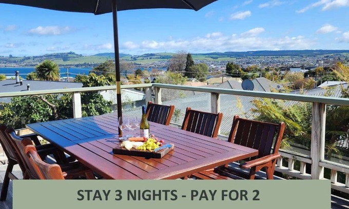 Hilltop Casa | *No Service Fee* Lake Views, Secluded & Central