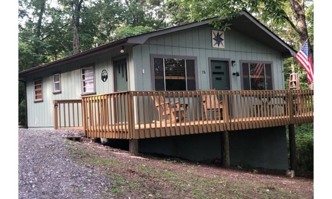 Robbinsville Cabina | No steps and dogs welcomed!