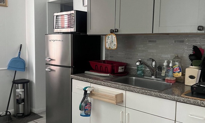 Delair Apartamento | No steps/ Jefferson Torresdale Hospital, Abington, Cooper, Jeans, Holy Redeemer