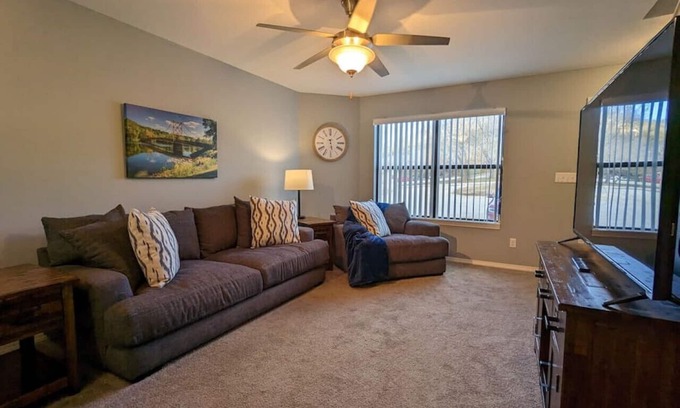 Holiday Island Casa | No Wake Zone Table Rock Lake Condo