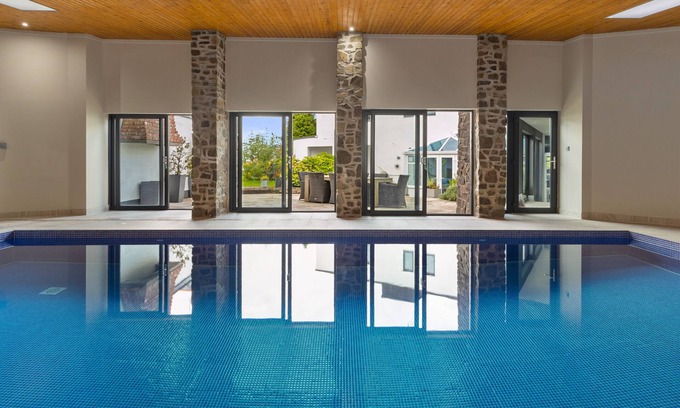 Saundersfoot Casa | No3 Highpoint luxury townhouse, 2en-suite bedrooms onsite indoor swimming pool