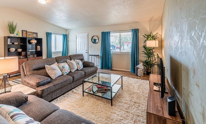 University Heights Casa | Nob Hill Oasis A - 2 bed 1 bath - Gorgeous Apt In Great Location!