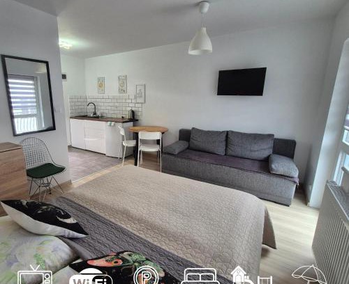Pobierowo Apartamento | Noclegi u Loni- pokoje studio w zacisznym centrum nad morzem z parkingiem