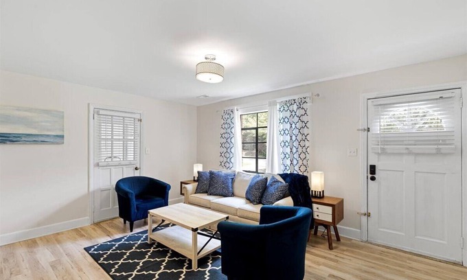 Hidden Valley Casa | Noda Home w Yard Perfect For Digital Nomads 250 Mbps Fiber!