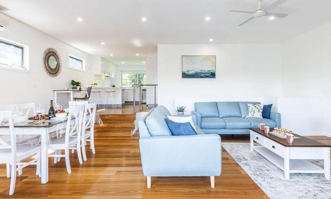 Soldiers Point Casa | Noemis Place 7 Cromarty Road water views and boat parking available in the driveway
