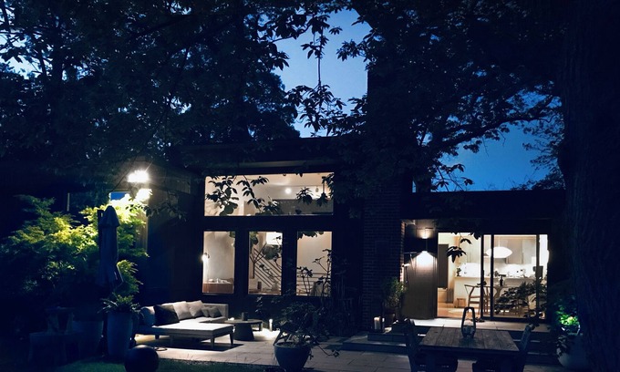 Aquebogue Casa | NoFo Salt Box - Contemporary bright House