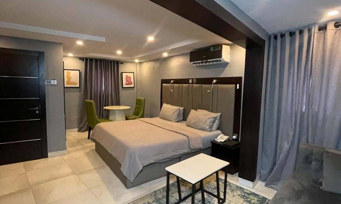 Surulere Hotel | Noir by Fortys