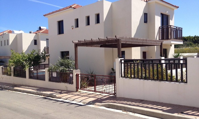 Kapparis Villa | Nol Adre. Una villa de lujo con su propia piscina privada, vistas al mar