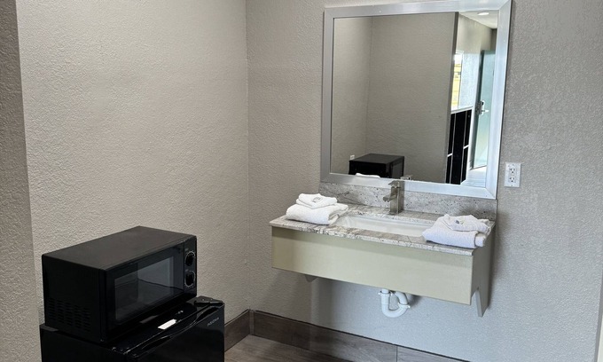 Viavant - Venetian Isles Hotel | Nola Inn & Suites