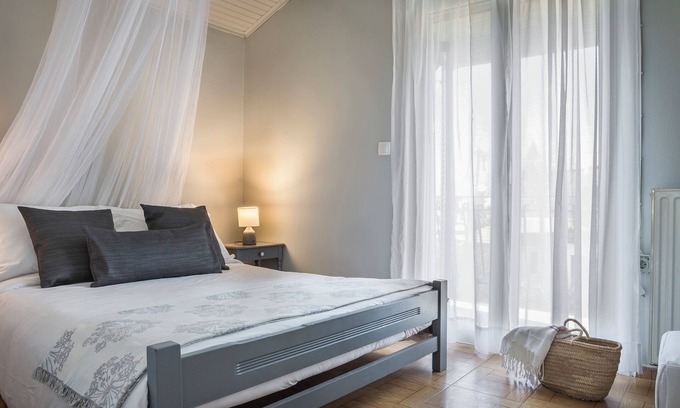 Lixouri Casa | Nomadē - 2BR Bright Maisonette - Garden View - Lixouri, Kefalonia - 4 Guests