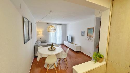 Tossa de Mar Apartamento | Nomad Haux in the heart of Tossa 2