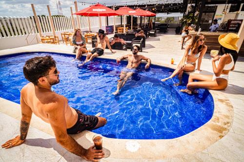 Centro de Cancún Hotel | Nomads Party Hotel
