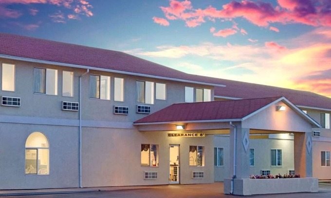 Vernal Hotel | La habitación para no fumadores con dos camas queen.
