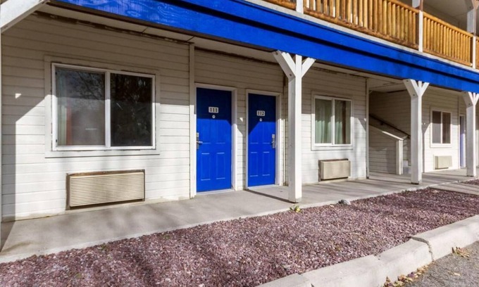 Dillon Casa | Non-Smoking Queen Room at Beaverhead Lodge