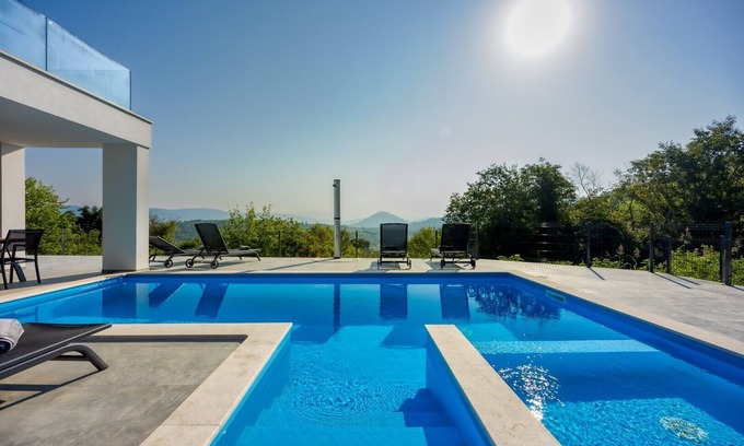 Rakotule Villa | Nono Spinovci- pool private