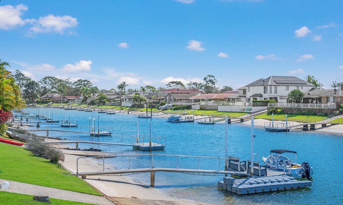Port Macquarie Casa | Noojee, Stunning waterfront property on the canals
