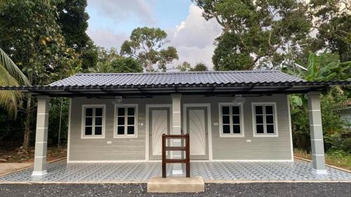 Kampung Sungai Raga Chalet De Esquí | Noor Muhammad Roomstay