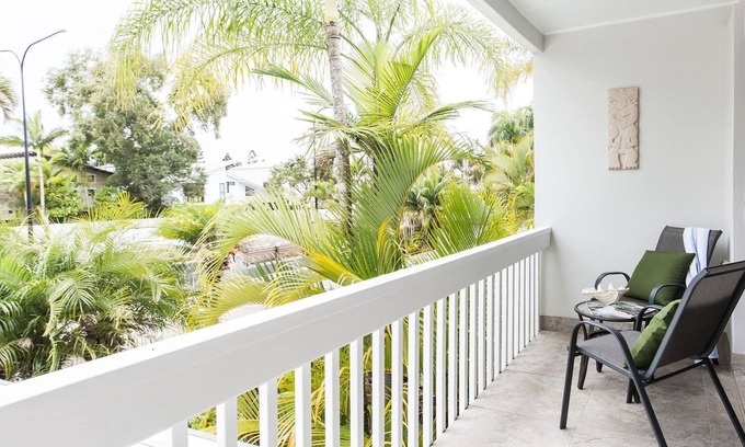 Noosa Heads Villa | Noosa Pde Apartment - ALOHA - great location and style, walk to beach