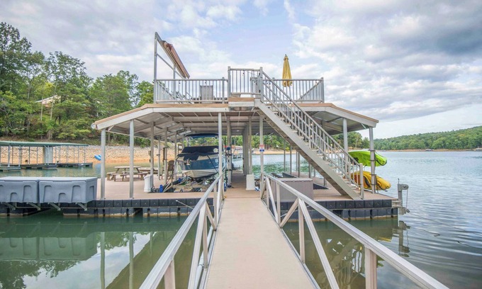 Big Creek Casa | Nor Largo Lake House | Private Dock + 2 Boat Slip, Hot Tub, Fire Pit