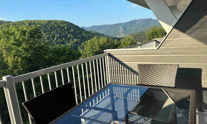 Mont-Tremblant Village Apartamento | Nordic Fristad - Close to the lake and the ski mountain!