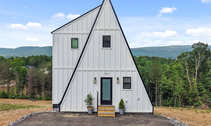 Chattanooga Valley Cabina | Nordic Nest | A-frame Cabin | Bluff Views!