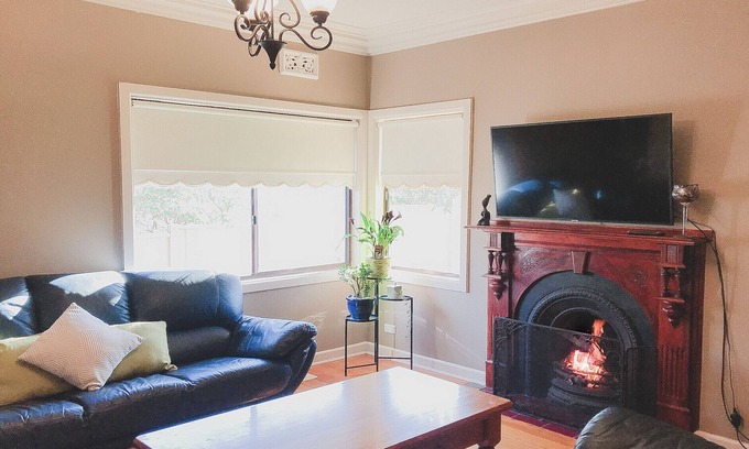 Warrnambool Casa | NORFOLK COTTAGE large central house free wifi