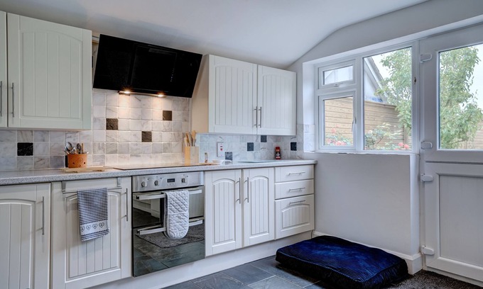 Heacham Cabaña | Norfolk Luxe Beach House Sleeps 8 Dog Friendly