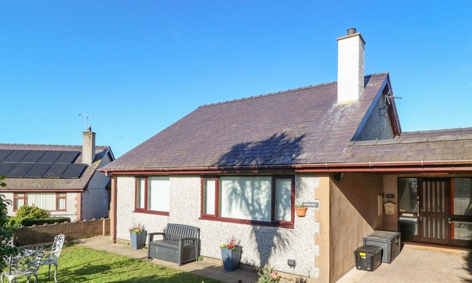 Nefyn Casa | NORMANDY, pet friendly, character holiday cottage in Nefyn