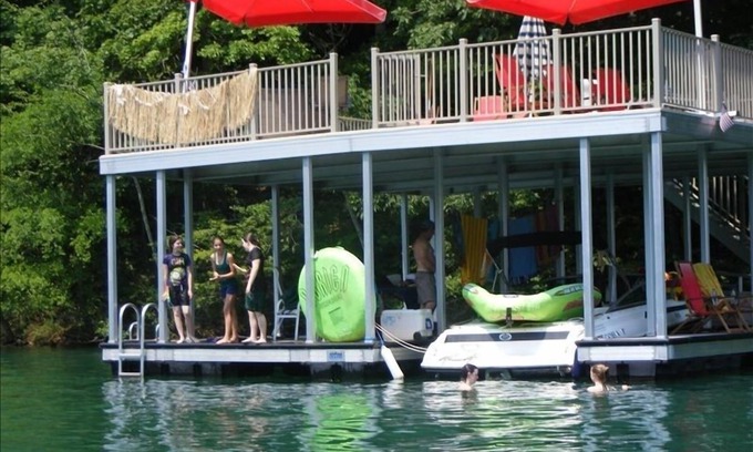 Jacksboro Cabina | Norris Lake Cabin con muelle de dos pisos en la ensenada privada