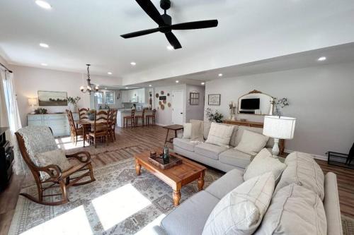 Sharps Chapel Casa | Norris Lake Modern Farmhouse Retreat