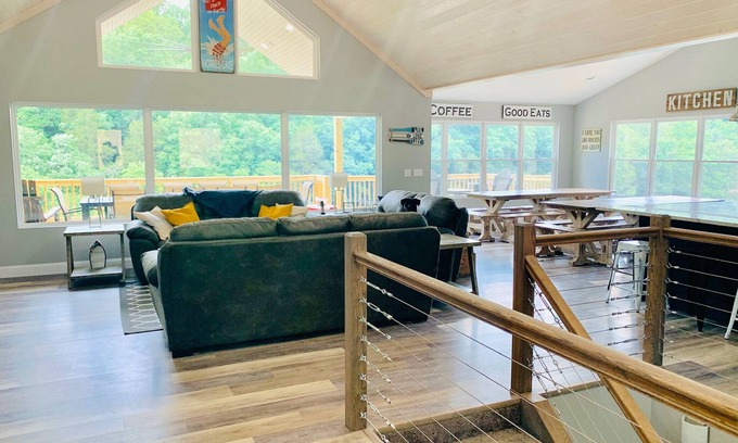 La Follette Casa | Norris Nook: nuevo frente al lago, 9br / 11ba, muelle privado, jacuzzi privado, capacidad para 32