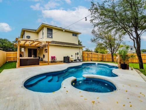 McNeil Casa | North ATX Paradise Oasis pool w Hot Tub 4BR 2 half BA