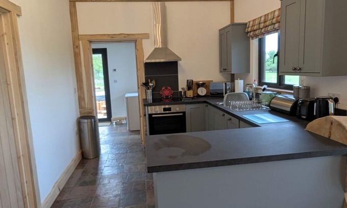 Brazzacott Cabina | North Beer Lodge - Spacious Countryside Lodge with Hot Tub & Stunning Views