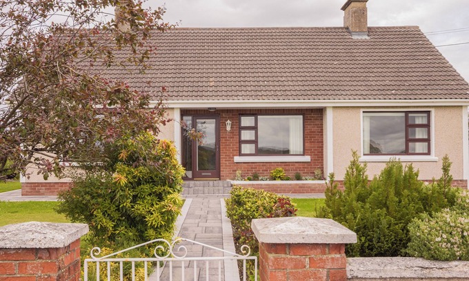 Ballymoney Cabaña | North Coast Golf or Family getaway to this peaceful, cosy countryside location.