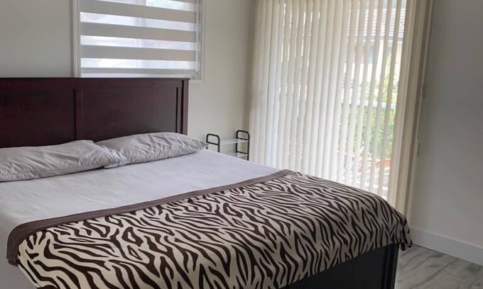 Delta Casa | North delta private bedroom and bathroom with own entrance