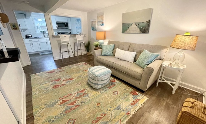 Northeast Virginia Beach Apartamento | North End Beach Bungalow- Steps From the Beach