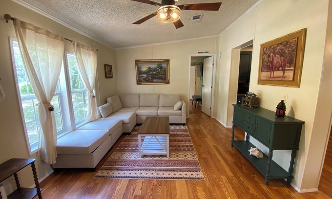 Old Town Cabina | North Florida Cabin near Springs / Trails / Farm Visit / Campground / Fire Pit