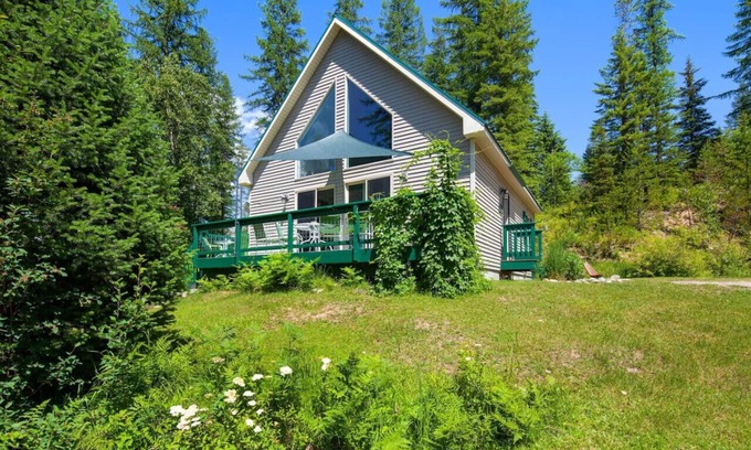 Columbia Falls Cabina | Sunny Cottage cerca del Parque Nacional Glacier y la bifurcación norte del río Flathead