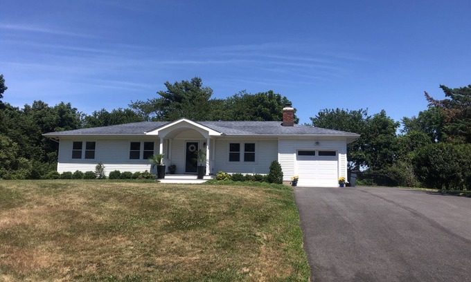Baiting Hollow Casa | North Fork Long Island Retreat Beach Home