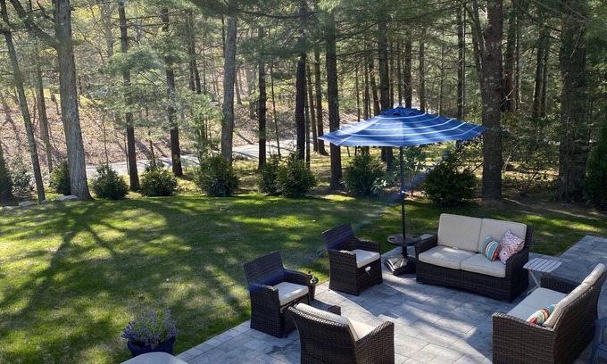 Cutchogue Casa | North Fork Vacation Home - Great location, Walk to Beach - with Hot Tub