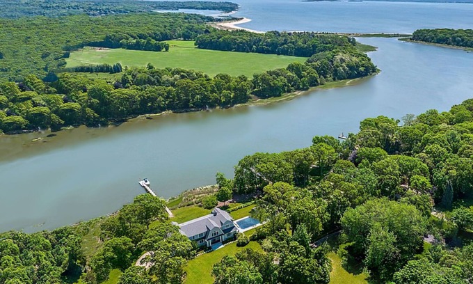 Peconic Casa | North Fork Waterfront 4-bedroom Home w/Pool & Dock