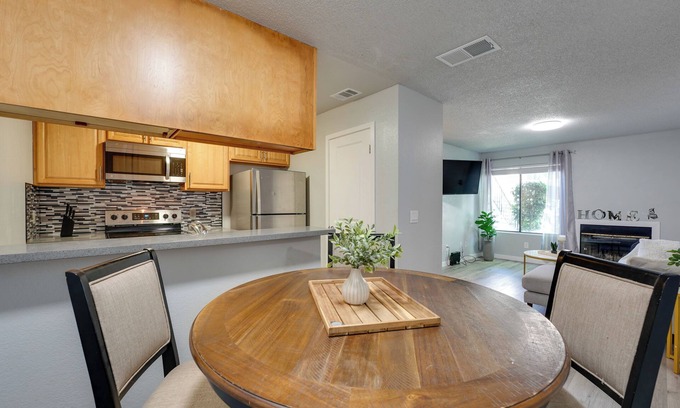 North Highlands Condominio | North Highlands Condo ~ 11 Mi to Dtwn Sacramento!